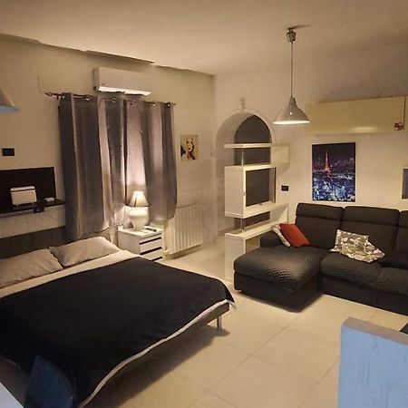 Appartamento suite deluxe climatizzato cucina giardino wifi rent a car Aci Bonaccorsi Esterno foto