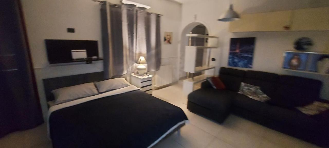 Appartamento suite deluxe climatizzato cucina giardino wifi rent a car Aci Bonaccorsi Esterno foto